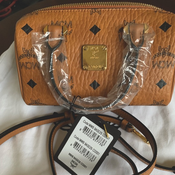 NWT MCM VISETOS MINI BOSTON BAG & CHARM NWT - Picture 3 of 16